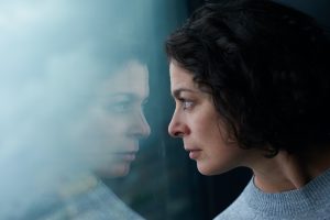 Una donna che si guarda allo specchio - EMDR